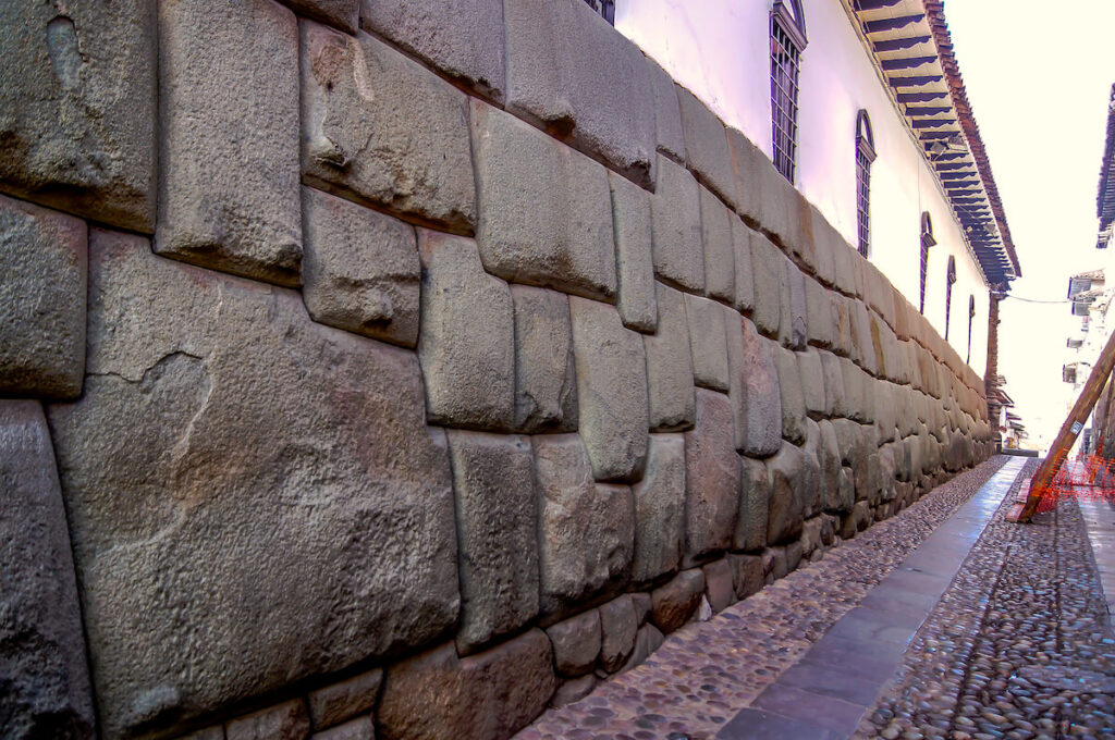 Piedra de los 12 Ángulos en Cusco